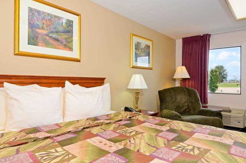 Super 8 By Wyndham Mcgehee Otel Oda fotoğraf
