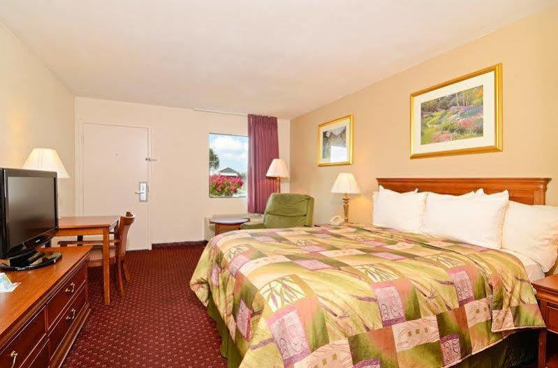 Super 8 By Wyndham Mcgehee Otel Dış mekan fotoğraf