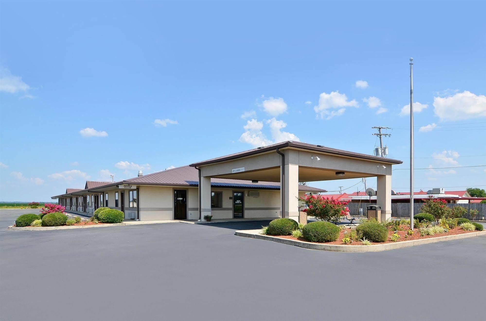 Super 8 By Wyndham Mcgehee Otel Dış mekan fotoğraf
