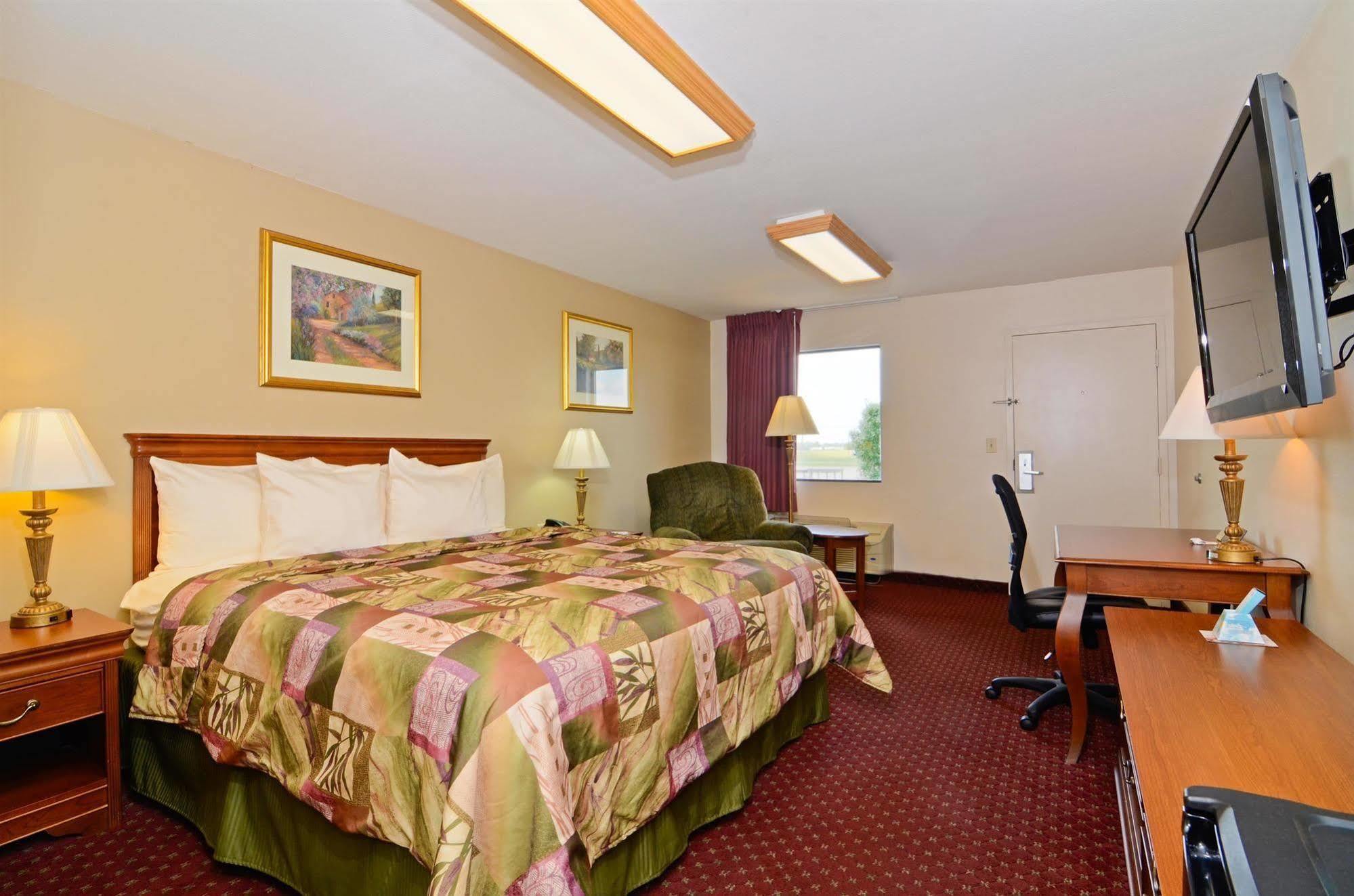 Super 8 By Wyndham Mcgehee Otel Dış mekan fotoğraf